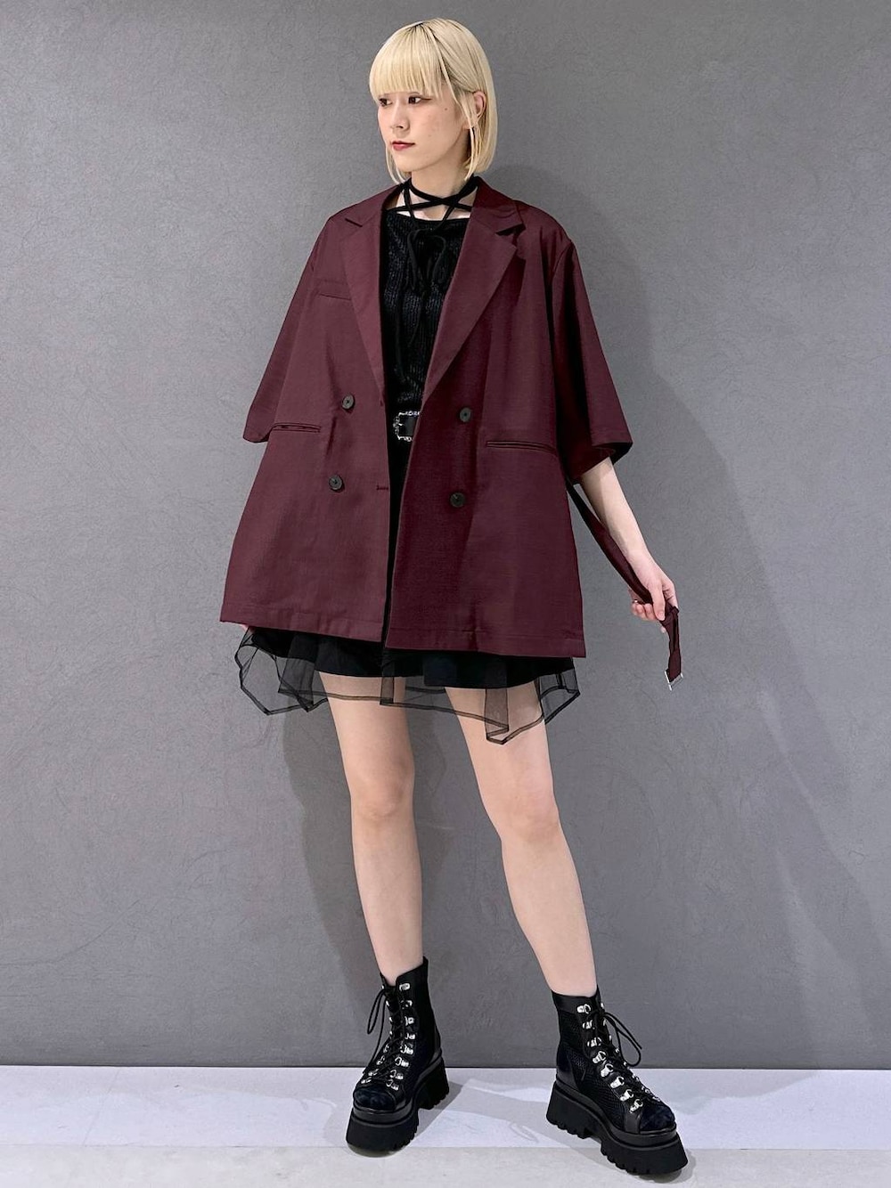 「休日コーデ、個性派、ミニスカート、カラーコーデ_HARE、高身長、メンズライク、女子ウケ、春コーデ、夏コーデ、骨格ウェーブ、モード、きれいめ、HARE、ジャケット、ショートパンツ」｜「HAREのメッシュレースアップブーサン(HARE)（サンダル、ブラック系）」を使った、ココロさん（レディース・169cm）の夏コーディネートの1枚目の写真