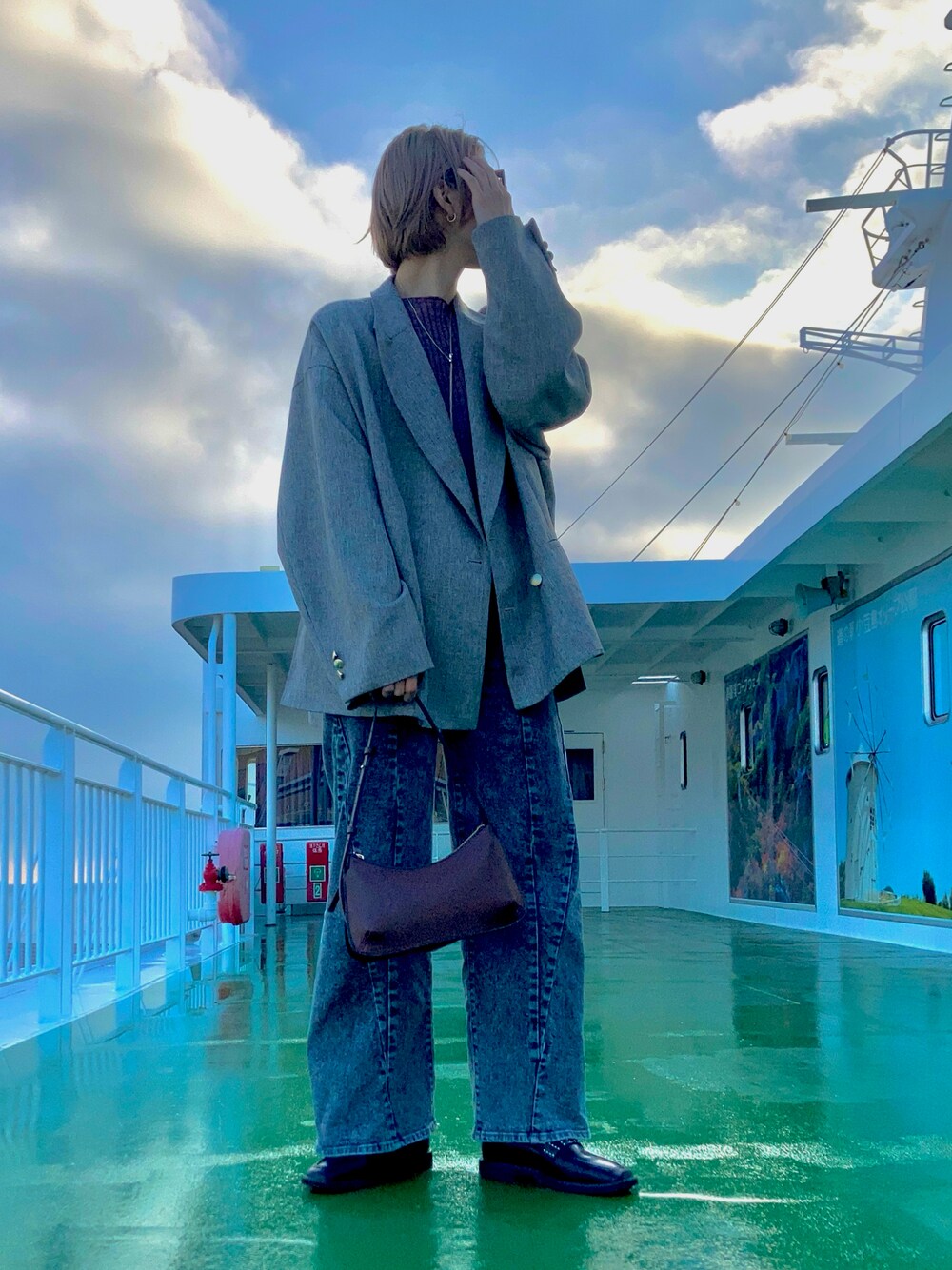 「cepoのデニムワイドパンツ　＜立体裁断＞（デニムパンツ、ブラック系）」を使った、go-chanさん（レディース・164cm）の春コーディネートの1枚目の写真