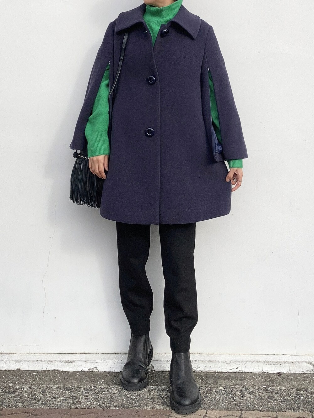 ZARAのニット/セーターを使った「ケープコート」の人気ファッション