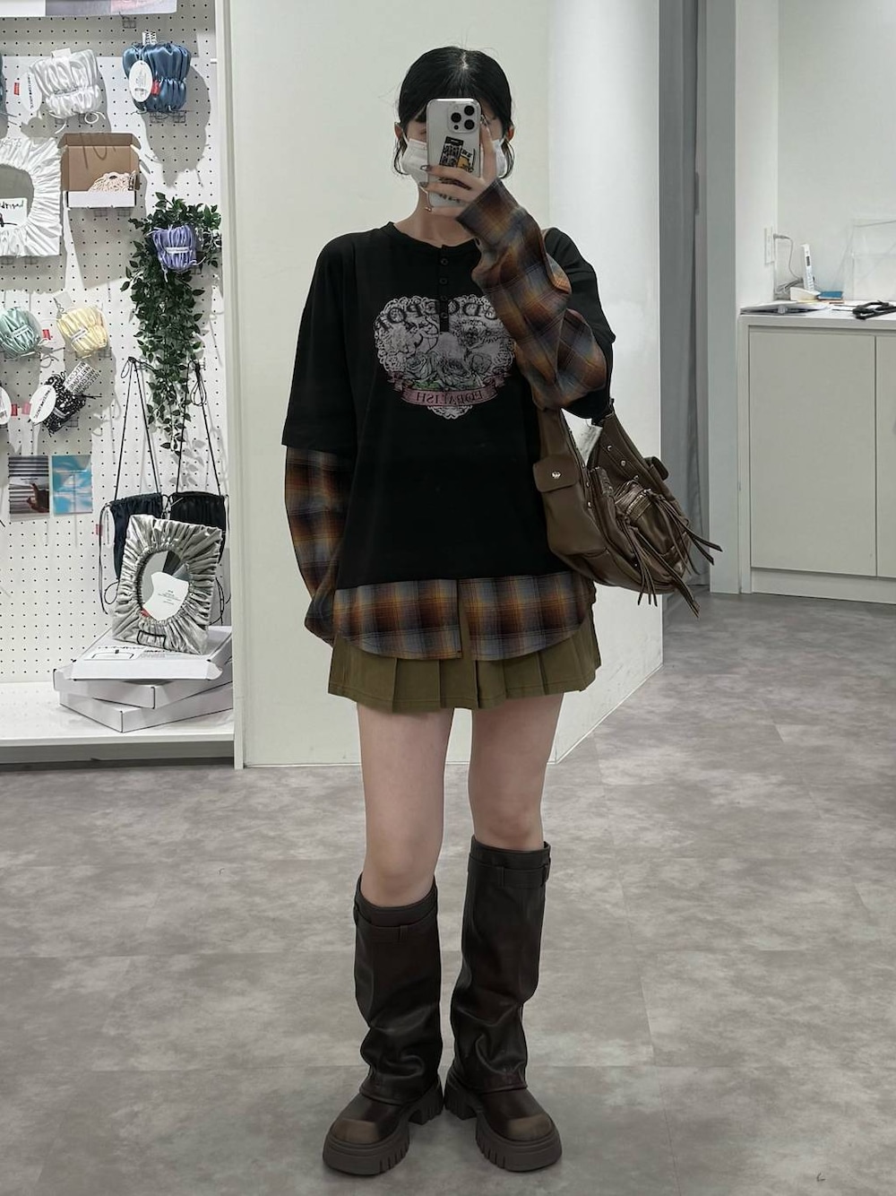 「韓国系、ストリート、ガーリー、ALAND、韓国ファッション、ミニスカート、秋コーデ」｜「3.3 Field Trip の3.3 Field Trip／シャツレイヤードロンT（Tシャツ/カットソー、ブラック系）」を使った、𝑀𝑜𝑚𝑜さん（レディース・162cm）の夏コーディネートの1枚目の写真