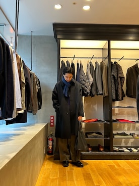 「アイテム（ステンカラーコート）」を使った、八木さん（メンズ・178cm・20代）の秋コーディネート