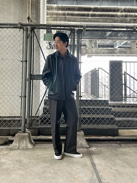「アイテム（スリッポン）」を使った、八木さん（メンズ・178cm・20代）の秋コーディネート