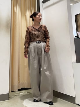 「KBF（ケイビーエフ）の2WAYフロッキーフラワートップス（Tシャツ/カットソー、ブラウン系）」を使った、サリーさん（レディース・151cm）の秋コーディネート