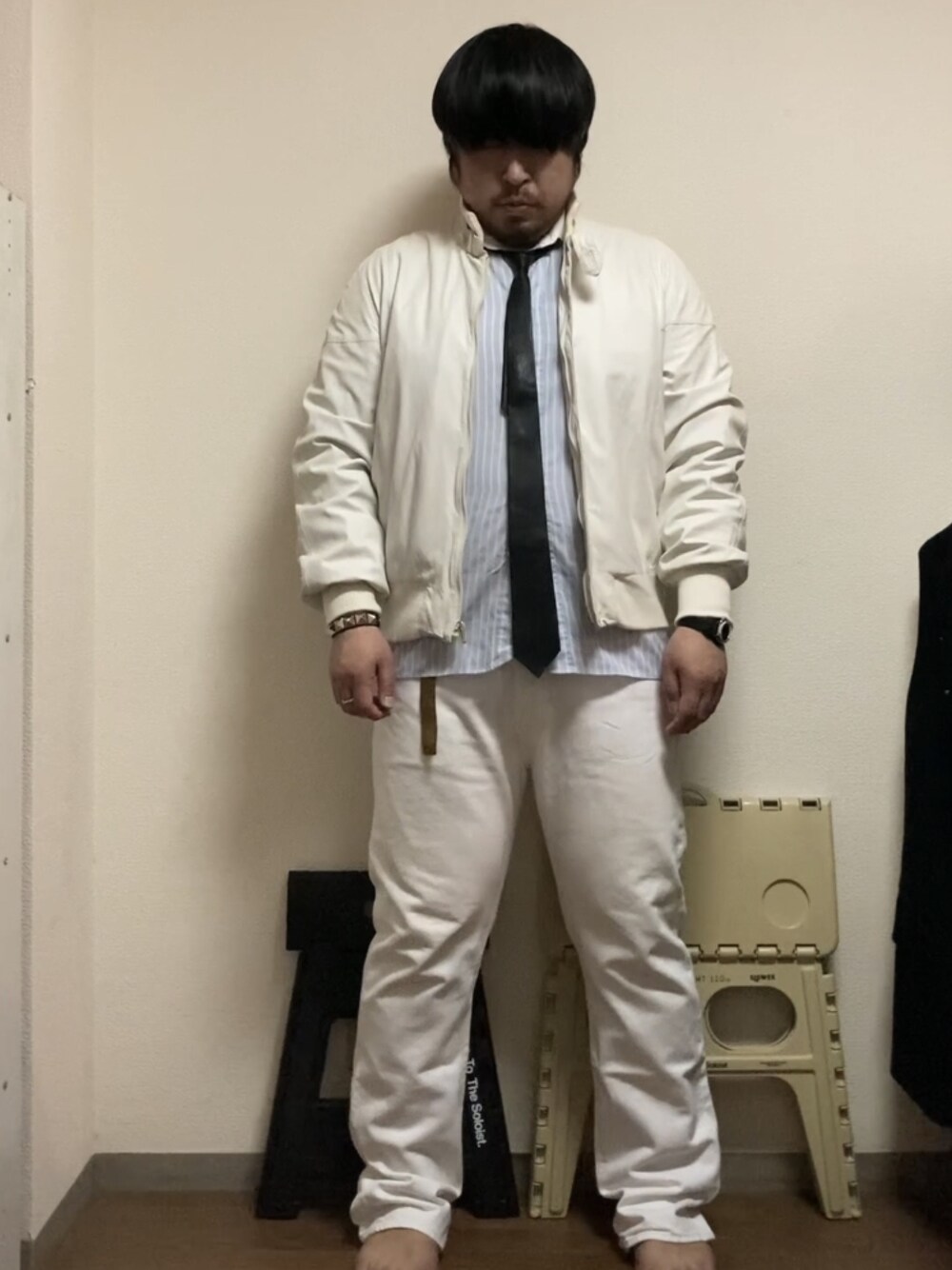 ライダースジャケットを使った「白レザー」の人気ファッション 