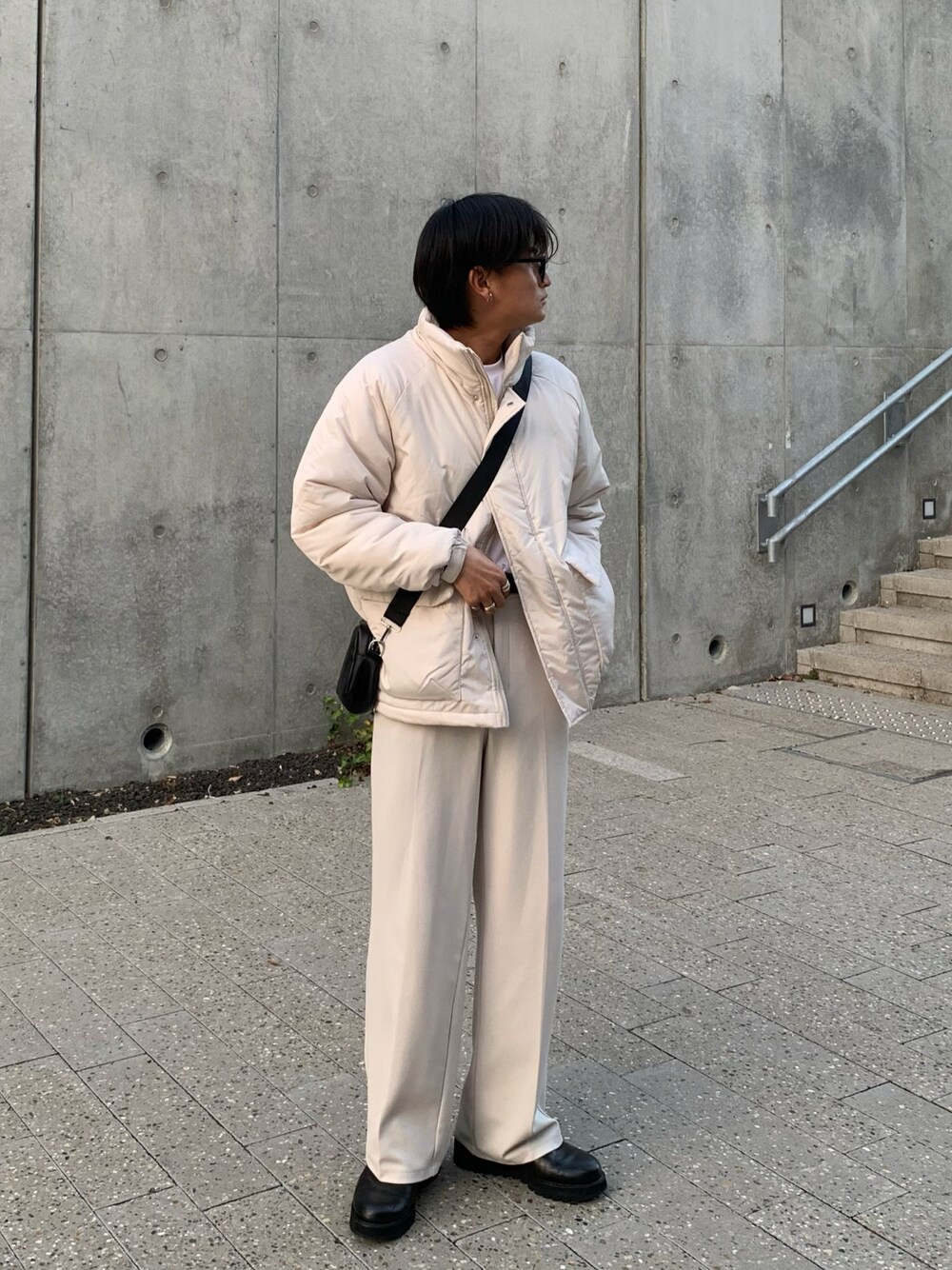 「休日スタイル、未来のWEARISTAプロジェクト、シンプルコーデ、おしゃれさんと繋がりたい、メンズコーデ、GU、韓国コーデ、オールホワイト、ホワイトコーデ、冬コーデ」｜「GUのアイテム（スラックス、ホワイト系）」を使った、yütarouさん（メンズ・168cm）の秋コーディネートの1枚目の写真