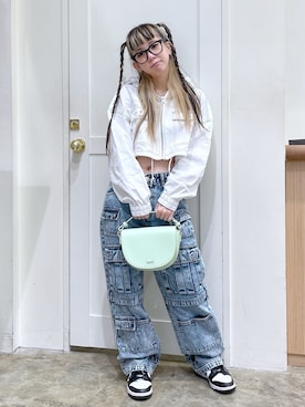「クロップドトップス」｜「アイテム（ブルゾン）」を使った、北浦佳那美さん（レディース・157cm）の春コーディネート
