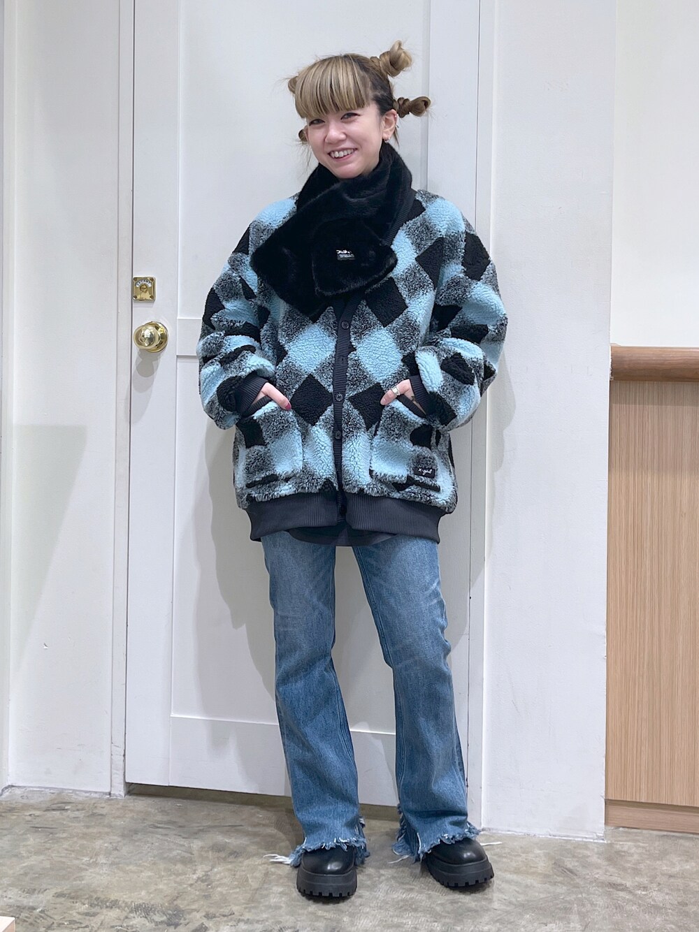 マフラー・ストール Burberry Black Eco Fur Scarf X-girl（エックスガール）の「ECO FUR SCARF（マフラー）」 - WEAR