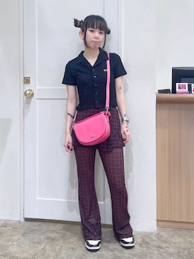 「アイテム（パンツ、レッド系）」を使った、北浦佳那美さん（レディース・157cm）の夏コーディネート