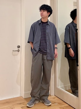 「EKAL（エカル）の『UVカット/静電気防止/イージーケア』SMOOTH WOOLY LIKE ショートスリーブ シャツ（シャツ/ブラウス、グレー系）」を使った、にのさんさん（メンズ・178cm）の夏コーディネート