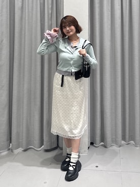 「FREE'S MART（フリーズマート）の◆レーストリムサテンミディスカート（スカート、ホワイト系）」を使った、narunaさん（レディース・159cm）の春コーディネート