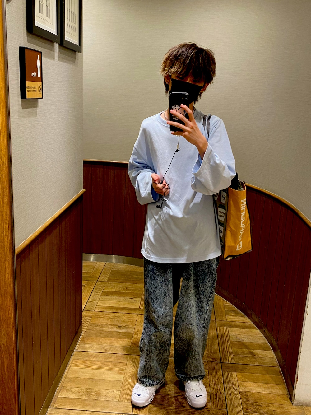 「カジュアルコーデ、ビッグシルエット、夏、リラックススタイル、スニーカー、シンプル、夏コーデ、メガネ男子、古着MIX、オーバーサイズ、古着コーデ、アドラー、キレイめ、サマーニット、モード」｜「ADRERの【ADRER】ヴィンテージメイクワイドテーパードデニム（デニムパンツ、ブルー系）」を使った、るぴさん（メンズ・176cm）の夏コーディネートの1枚目の写真