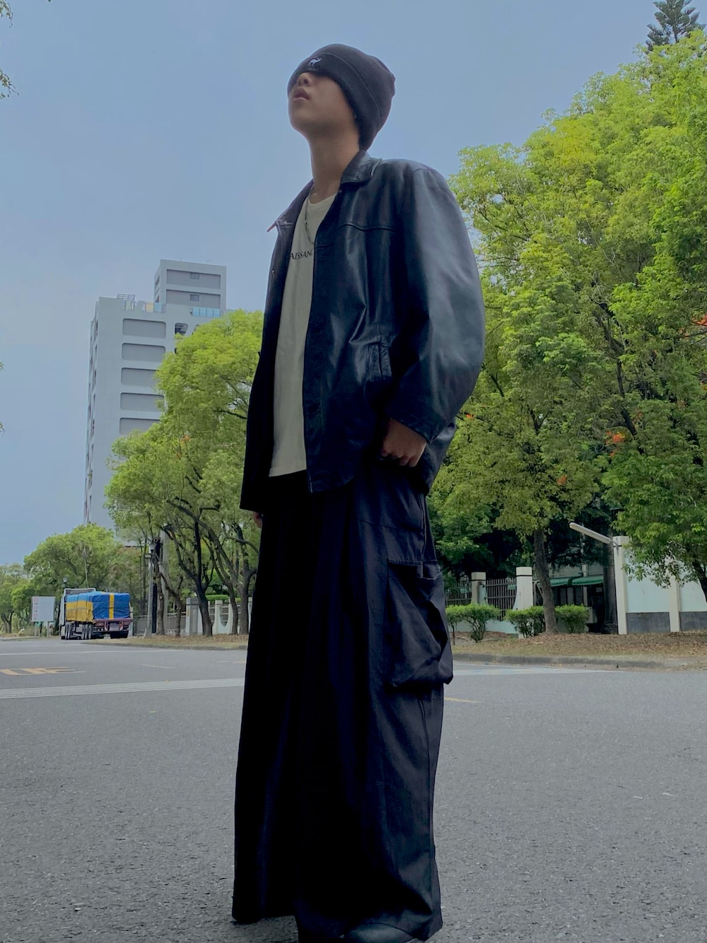 「このスタイルがお気に入り、カジュアルコーデ、Taiwan」｜「Yohji Yamamotoのアイテム（その他パンツ、ブラック系）」を使った、Li Youweiさん（メンズ・179cm）の夏コーディネートの1枚目の写真