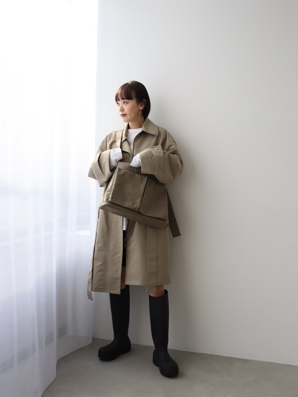 「BOTTEGA VENETAのアイテム（シューズ、ブラック系）」を使った、moekaさん（レディース・164cm）の春コーディネートの1枚目の写真