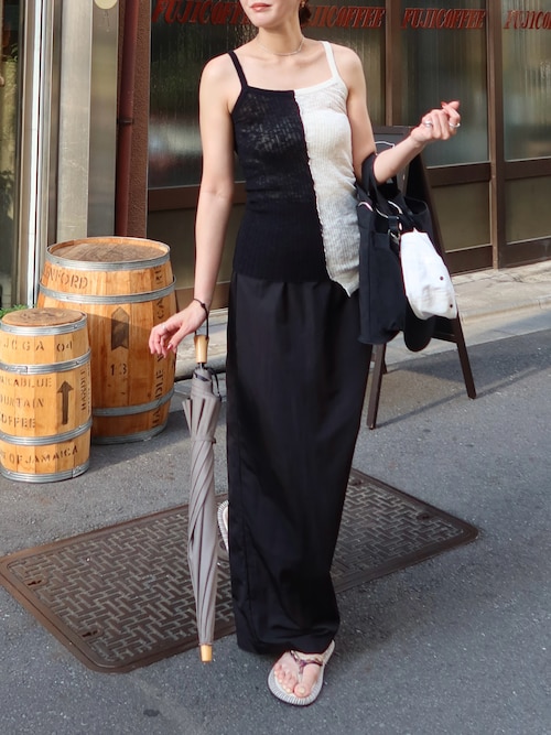 LA PEAU DE GEM ナイロンキルティングポンチョ　黒 LA PEAU DE GEM（ラポドゥジェム）の「【LA PEAU DE GEM