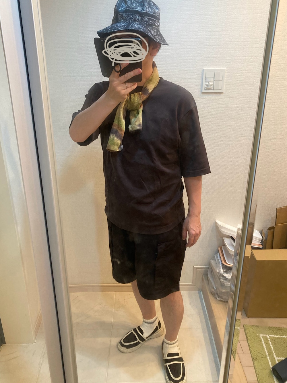 「真夏コーデ、休日スタイル、大人カジュアル、バケットハット、エアリズムコットンオーバーサイズTシャツ(５分袖)、ボーダー、ハーフパンツ、ヘリクルーパンツ、カーゴパンツ、ローファー、プチプラ、UNIQLO U、GUMIHARAYASUHIRO、guundercover」｜「GUのGU MIHARAYASUHIRO バンダナ柄バケットハット black（ハット、ブラック系）」を使った、みつぴょんさん（メンズ・170cm）の夏コーディネートの1枚目の写真