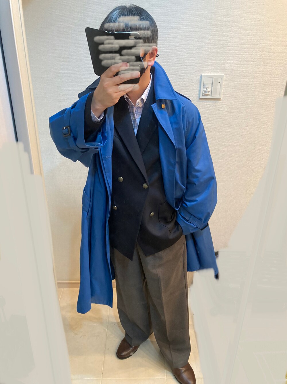 「いまどきジャケット写真、春コーデ、休日スタイル、大人カジュアル、トレンチコート、ブレザー、ダブルジャケット、シャツスタイル、チェックシャツ、バギーパンツ、モンクストラップ、プチプラ、GU、guandbeautifulpeople、UNIQLO」｜「GUのGU and beautiful people トレンチコート blue XL（トレンチコート、ブルー系）」を使った、みつぴょんさん（メンズ・170cm）の春コーディネートの1枚目の写真
