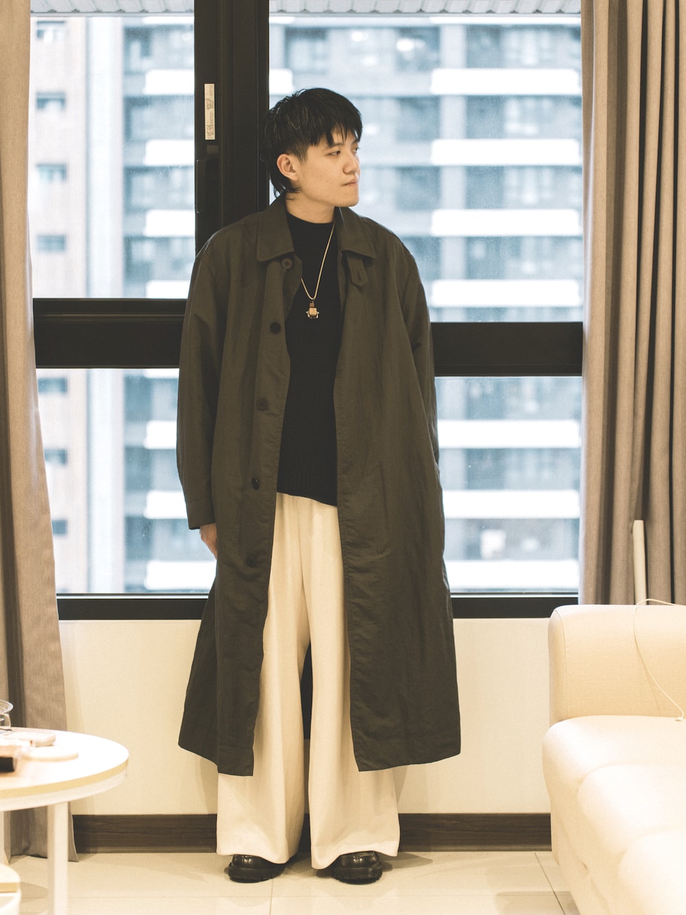 「LIDNMのNYLON RIP LOOSE MILITARY COAT（その他アウター、ブラウン系）」を使った、Yuanさん（メンズ・175cm）の春コーディネートの1枚目の写真