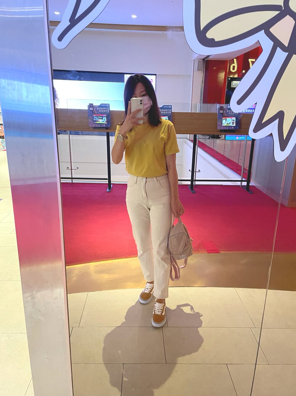 「streetstyle、yellow、VANS、movieday、Saturday、holiday」｜「E hyphen world galleryのロールUPスリープTシャツ●（Tシャツ/カットソー、イエロー系）」を使った、 Farahさん（レディース・162cm）の秋コーディネートの1枚目の写真