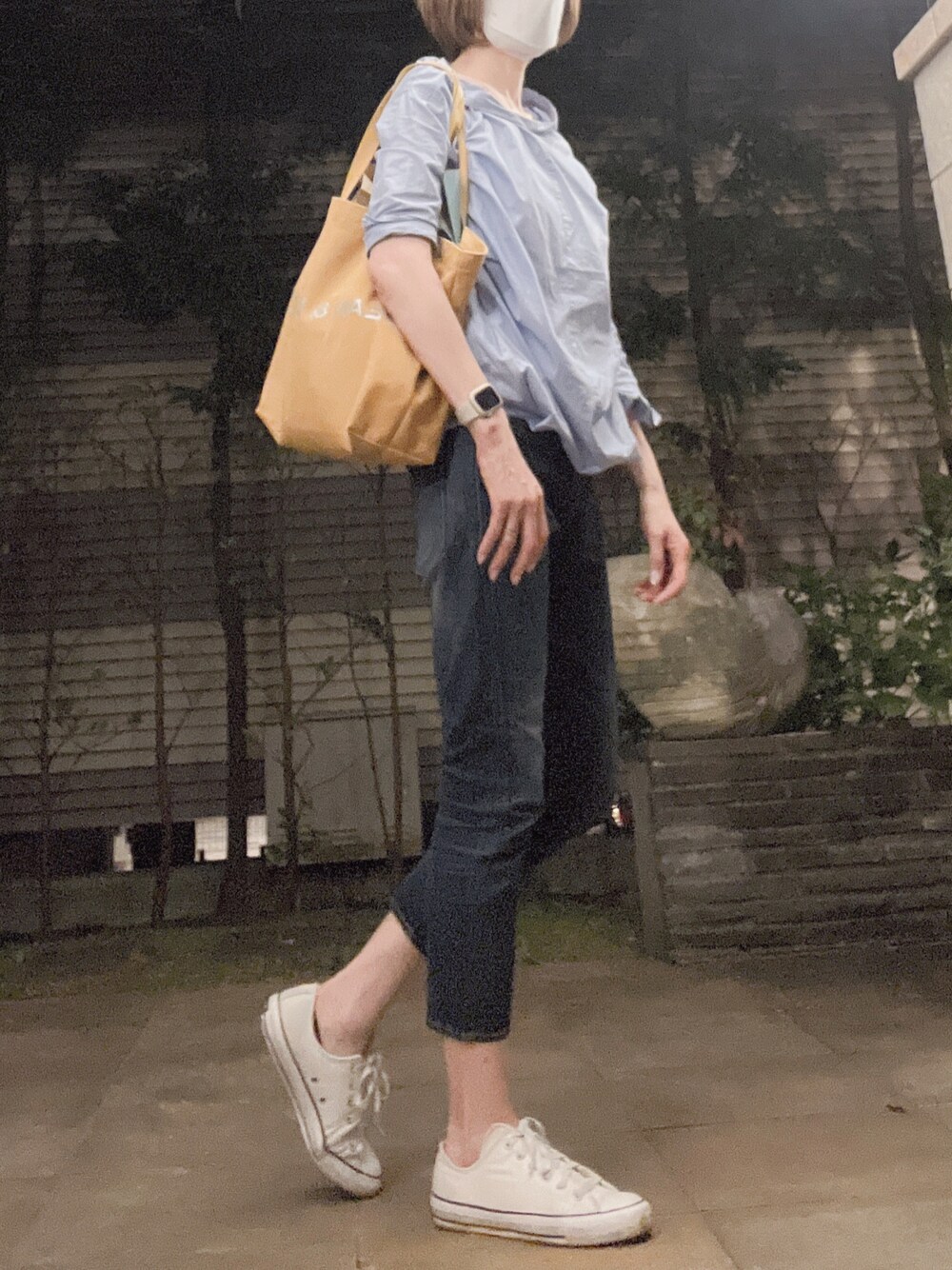 「高身長女子、デニム、シャツスタイル、r13」｜「Deuxieme Classeのコットンプルオーバー◆（シャツ/ブラウス、ホワイト系）」を使った、びゅーさん（レディース・170cm）の秋コーディネートの1枚目の写真