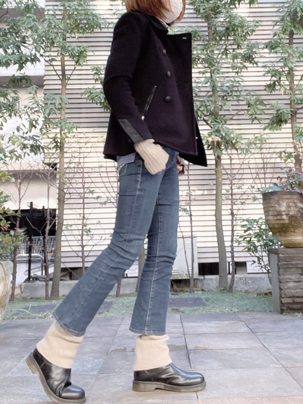 「高身長女子、ピーコート、ローファー、レッグウォーマー、デニム」｜「Dr. Martensの【Dr.Martens /ドクターマーチン】CHELSEA BOOT/チェルシーブーツ/2976（ブーツ、ブラック系）」を使った、びゅーさん（レディース・170cm）の冬コーディネートの1枚目の写真