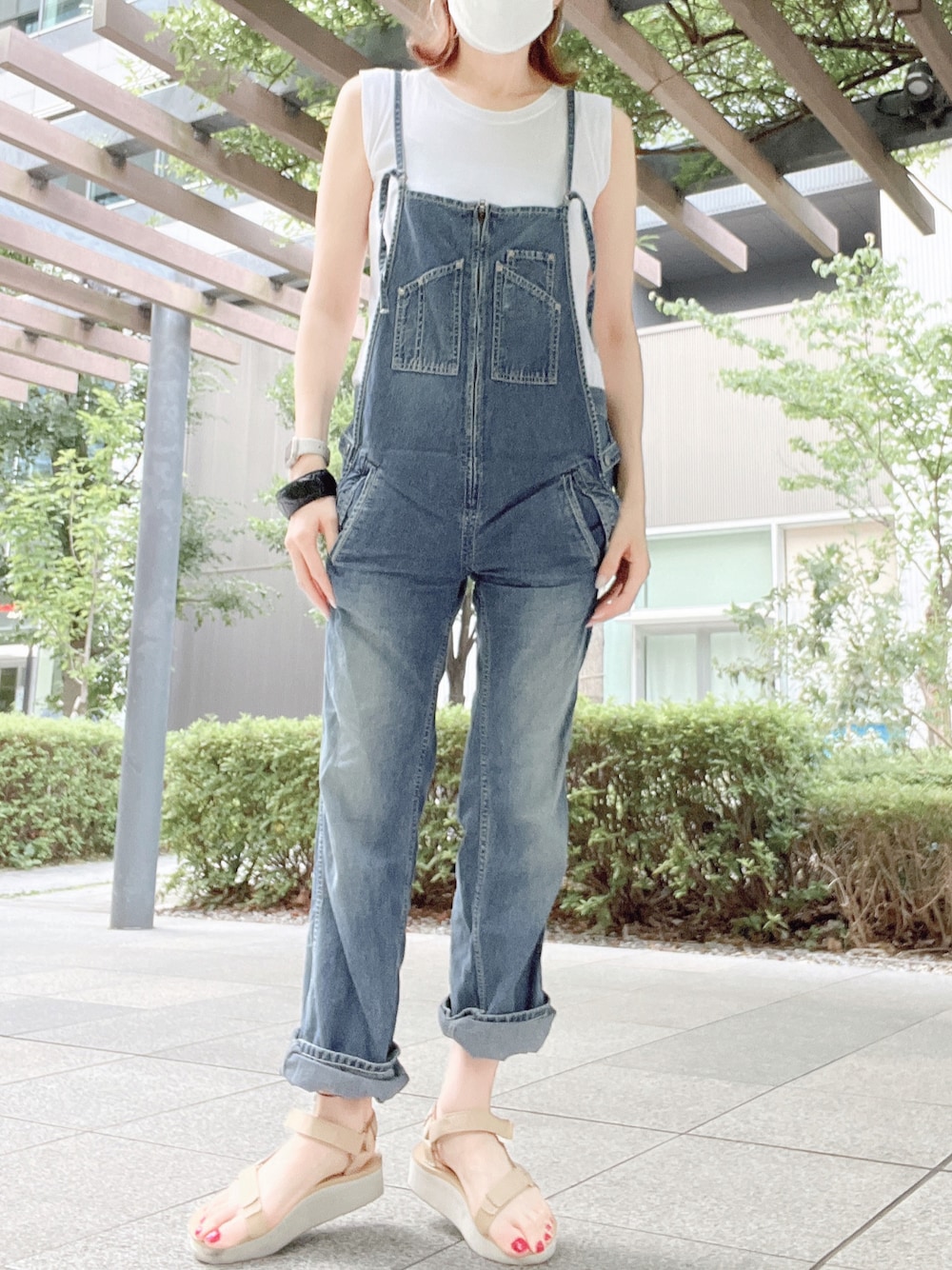 「高身長女子、サロペット、スポーツサンダル、夏コーデ、休日スタイル」｜「Johnbull Private laboのフレンチサロペット（サロペット/オーバーオール、ブルー系）」を使った、びゅーさん（レディース・170cm）の夏コーディネートの1枚目の写真