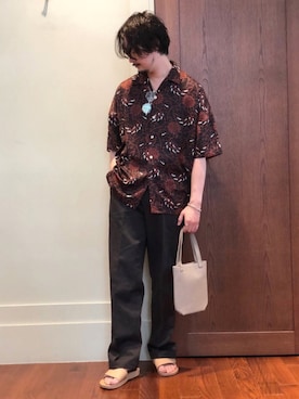 「URBAN RESEARCH（アーバンリサーチ）のアイテム（スラックス）」を使った、FUJIWARAさん（メンズ・177cm）の春コーディネート