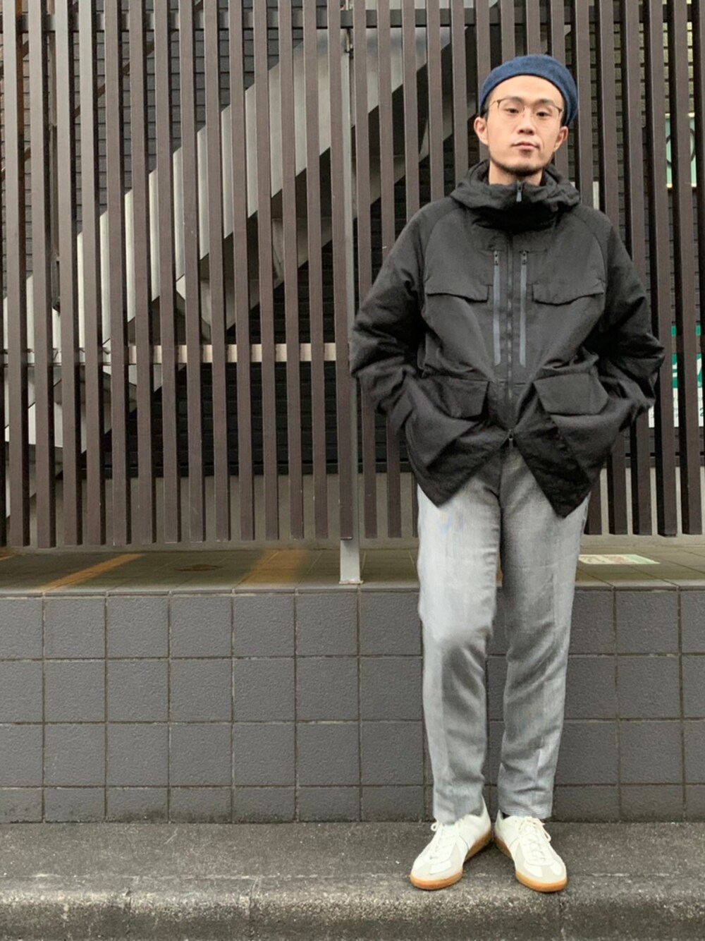 「UNIQLO、シンプルコーデ、オーバーサイズ、ストリート、カジュアルコーデ、プチプラコーデ、ootd、今日のコーデ」｜「UNIQLOのアイテム（ダウンジャケット/コート、ブラック系）」を使った、うえすさん（メンズ・172cm）の秋コーディネートの1枚目の写真