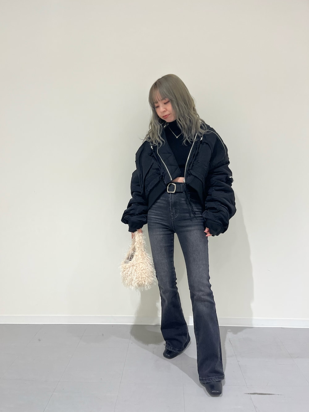 「デートコーデ、冬コーデ、ママコーデ、冬服、おちびさん、低身長、150cm、低身長女子、フレアパンツ」｜「SeaRoomlynnのアイテム（MA-1、ブラック系）」を使った、Kiさん（レディース・150cm）の冬コーディネートの1枚目の写真