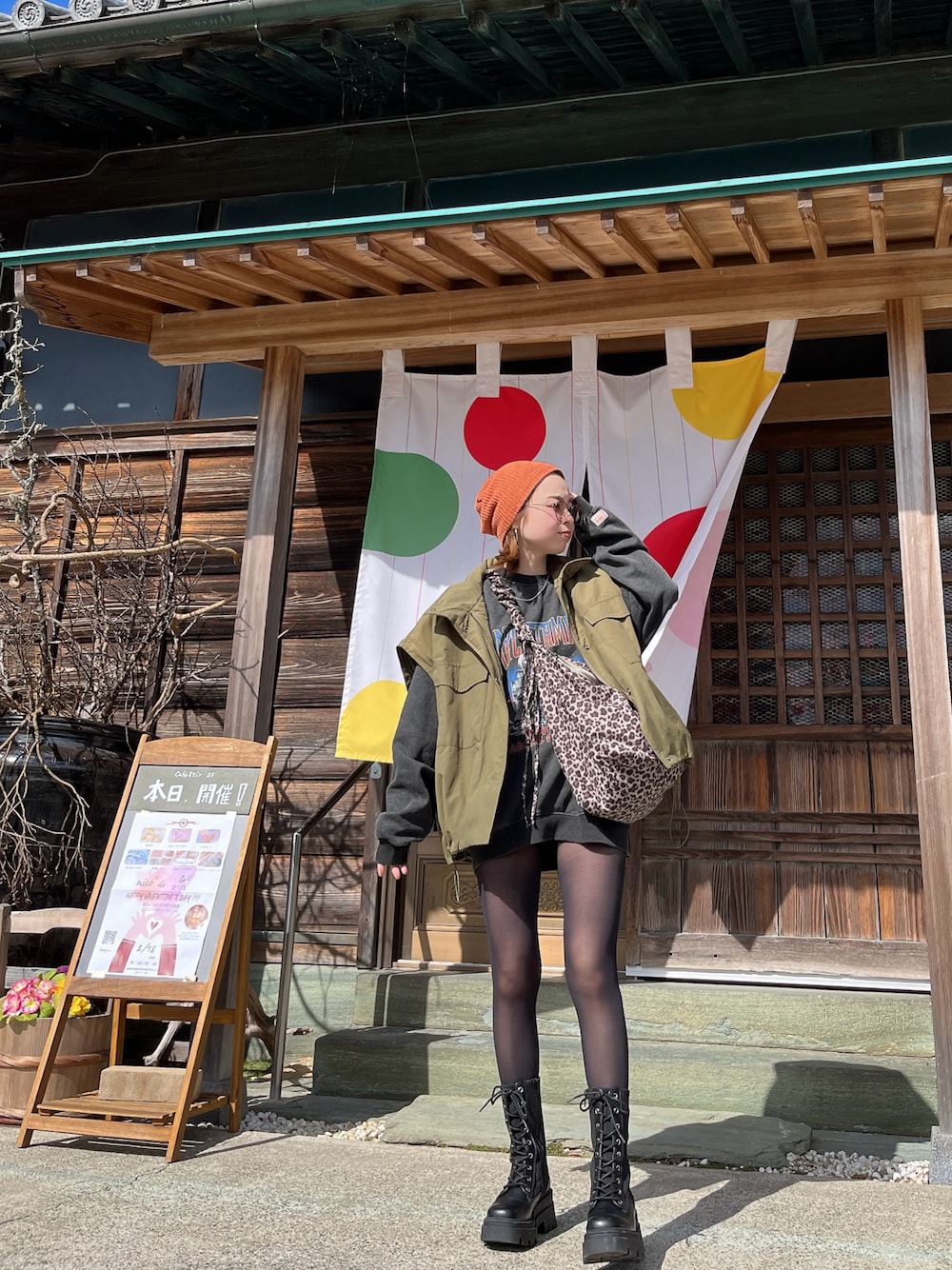 「カジュアルコーデ、ママコーデ、ニット帽、ビーニー、150cm、低身長、おちびさん」｜「Kastaneの【2023AWアイテム】ニット帽（ニットキャップ/ビーニー、オレンジ系）」を使った、Kiさん（レディース・150cm）の冬コーディネートの1枚目の写真