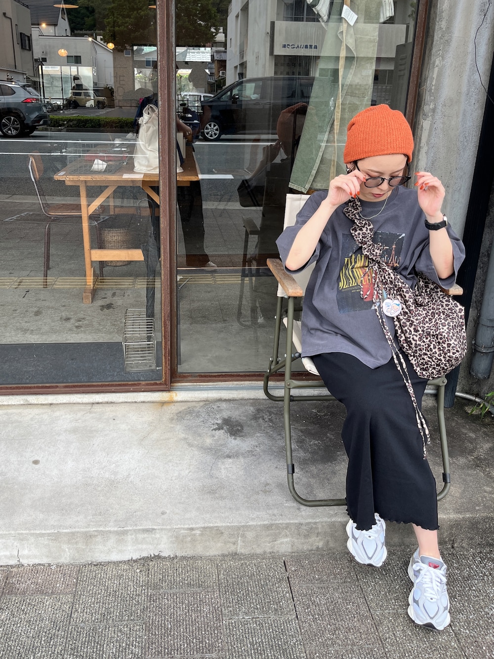 「ママコーデ、マタニティコーデ、妊婦コーデ、秋っぽコーデ、30代コーデ、カジュアル、おちびさん、低身長、150cm、妊娠8ヶ月」｜「Kastaneの【2023AWアイテム】ニット帽（ニットキャップ/ビーニー、オレンジ系）」を使った、Kiさん（レディース・150cm）の秋コーディネートの1枚目の写真