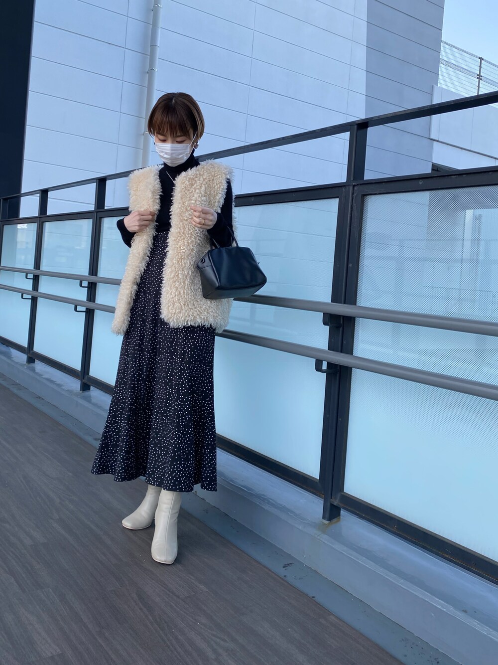 「ママコーデ、おちびさん、低身長、150cm、ファーベスト」｜「RETRO GIRLのファーベスト（ベスト、ホワイト系）」を使った、Kiさん（レディース・150cm）の冬コーディネートの1枚目の写真