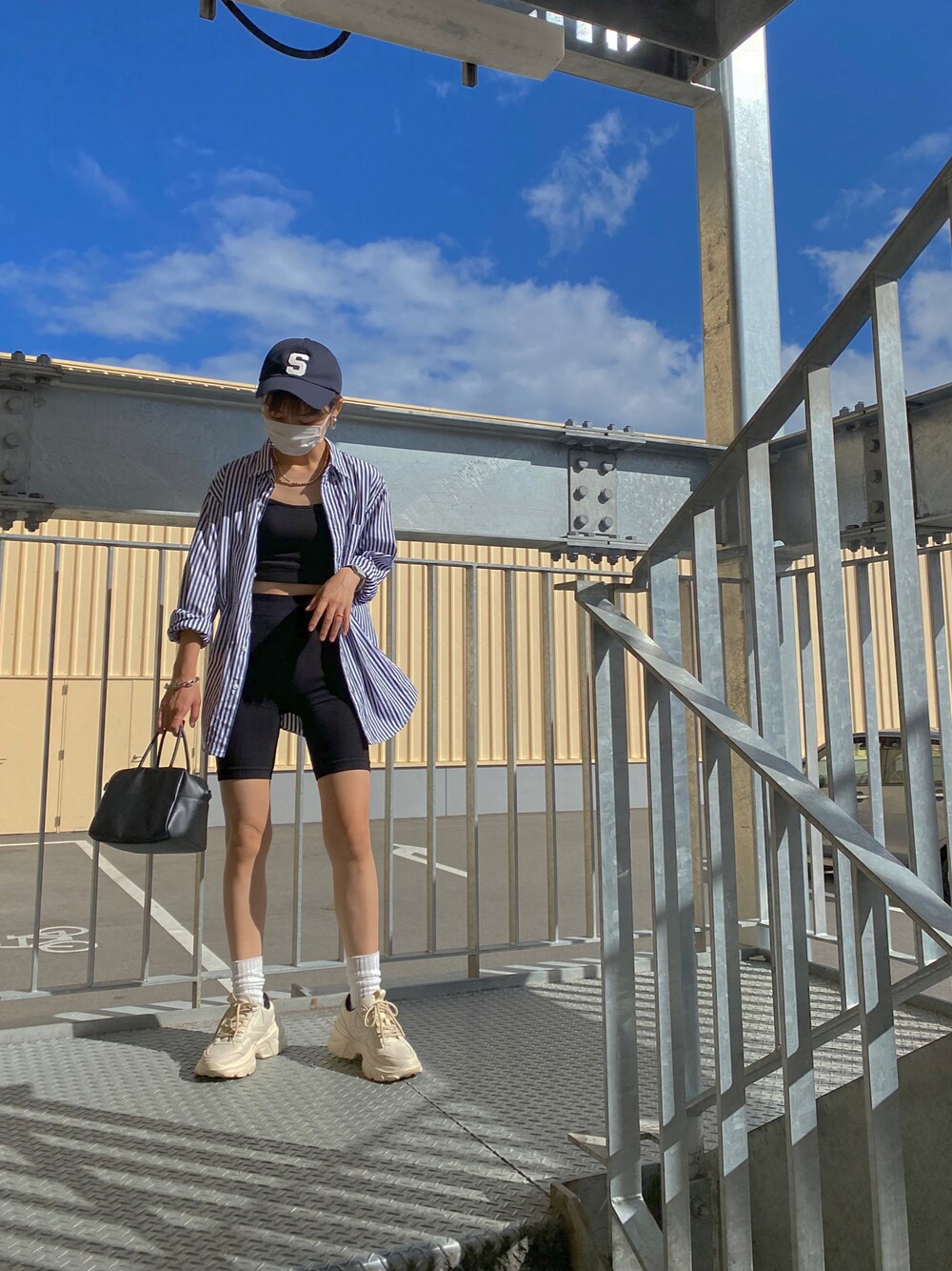 「ママコーデ、プチプラコーデ、お気に入りコーデ、カジュアル、おちびさん、低身長、150cm」｜「CANAL JEANのCANAL JEAN×smileyranna ロゴCAP（キャップ、ブルー系）」を使った、Kiさん（レディース・150cm）の秋コーディネートの1枚目の写真