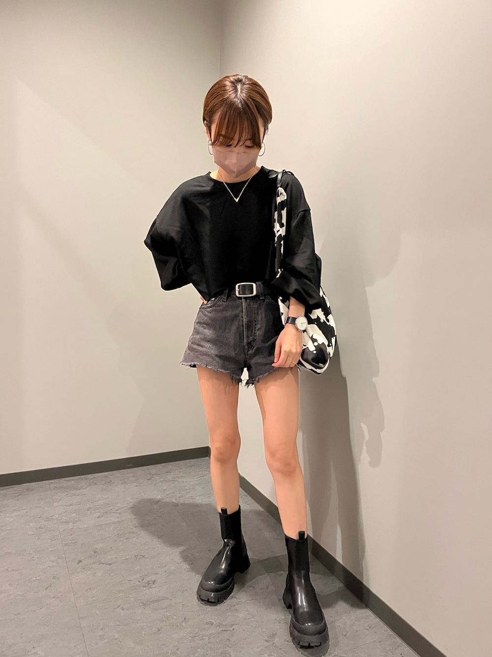 「今日のコーデ、ママコーデ、ブラックコーデ、プチプラコーデ、オトナカジュアル、おちびさん、低身長、150cm」｜「GRLのアイテム（スウェット、ブラック系）」を使った、Kiさん（レディース・150cm）の秋コーディネートの1枚目の写真