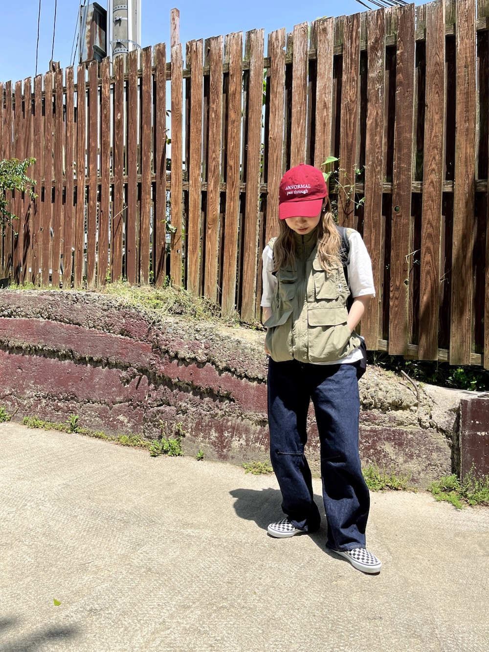 「ママコーデ、動物園コーデ、動きやすさ重視、おちびさん、低身長、150cm」｜「CIAOPANIC TYPYの【プチプラ】LOGO刺繍キャップ（キャップ、レッド系）」を使った、Kiさん（レディース・150cm）の春コーディネートの1枚目の写真