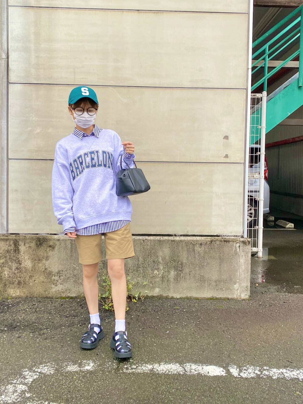 「ママコーデ、おちびさん、低身長、150cm、プチプラ、カジュアル、キャップ、グルカサンダル、ハーフパンツ、少年感」｜「CANAL JEANのCANAL JEAN×smileyranna ロゴCAP（キャップ、グリーン系）」を使った、Kiさん（レディース・150cm）の春コーディネートの1枚目の写真