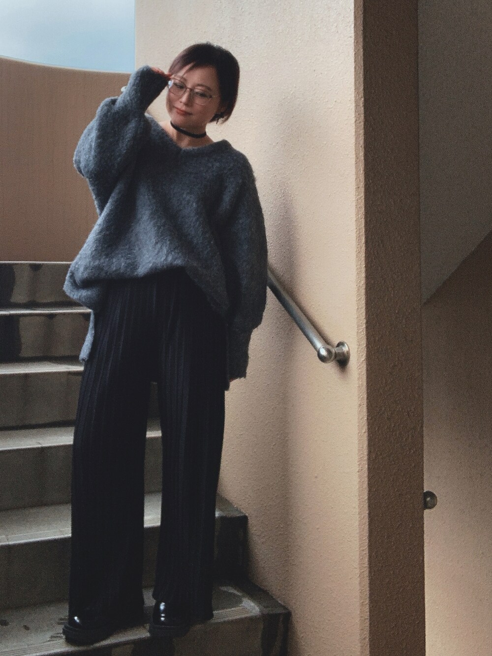 「ニット、ブーツ、低身長、アラフィフ、メガネ女子、おしゃれさんと繋がりたい、スウィーツ同盟会」｜「CFT.の2wayモヘアタッチオーバーknit（ニット/セーター、グレー系）」を使った、akocoa♩¨̮·͜· ︎︎ ︎︎さん（レディース・153cm）の春コーディネートの1枚目の写真