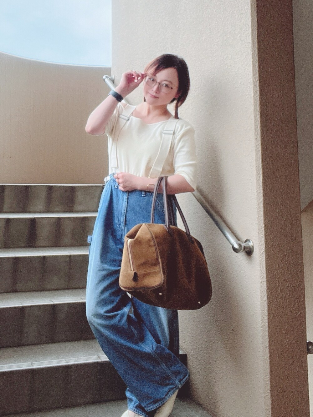 「秋っぽコーデ更新中、デニム、シンプルスタイル、休日スタイル、低身長、アラフィフ、メガネ女子、おしゃれさんと繋がりたい」｜「UngridのワンショルテレコTee（Tシャツ/カットソー、ホワイト系）」を使った、akocoa♩¨̮·͜· ︎︎ ︎︎さん（レディース・153cm）の秋コーディネートの1枚目の写真