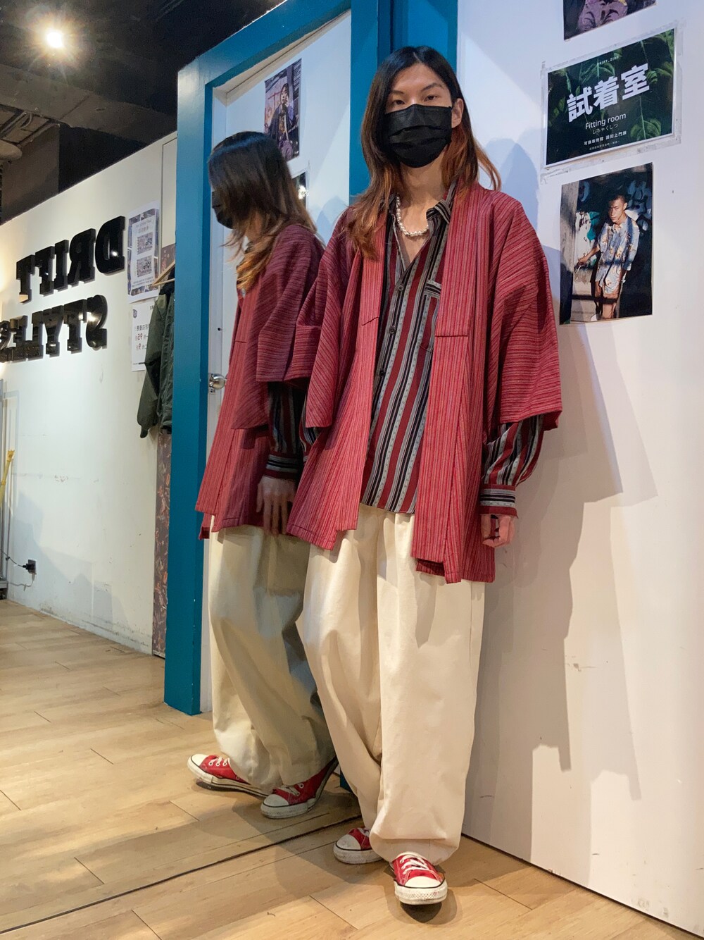 「春コーデ、春、古着MIX、古着、古着コーデ、古着好きな人と繋がりたい、古着屋、古着男子、used、used mix、USEDコーデ、vintage、Vintage mix、古著、和服」｜「CONVERSEのアイテム（スニーカー、レッド系）」を使った、BRICKさん（メンズ・171cm）の春コーディネートの1枚目の写真
