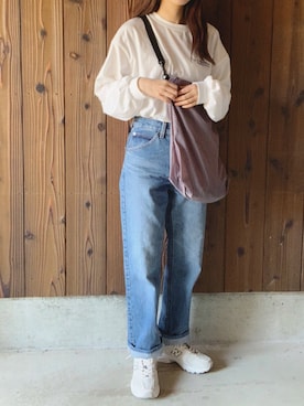 「バックロゴ」｜「アイテム（スニーカー）」を使った、shokoさん（レディース・159cm）の春コーディネート