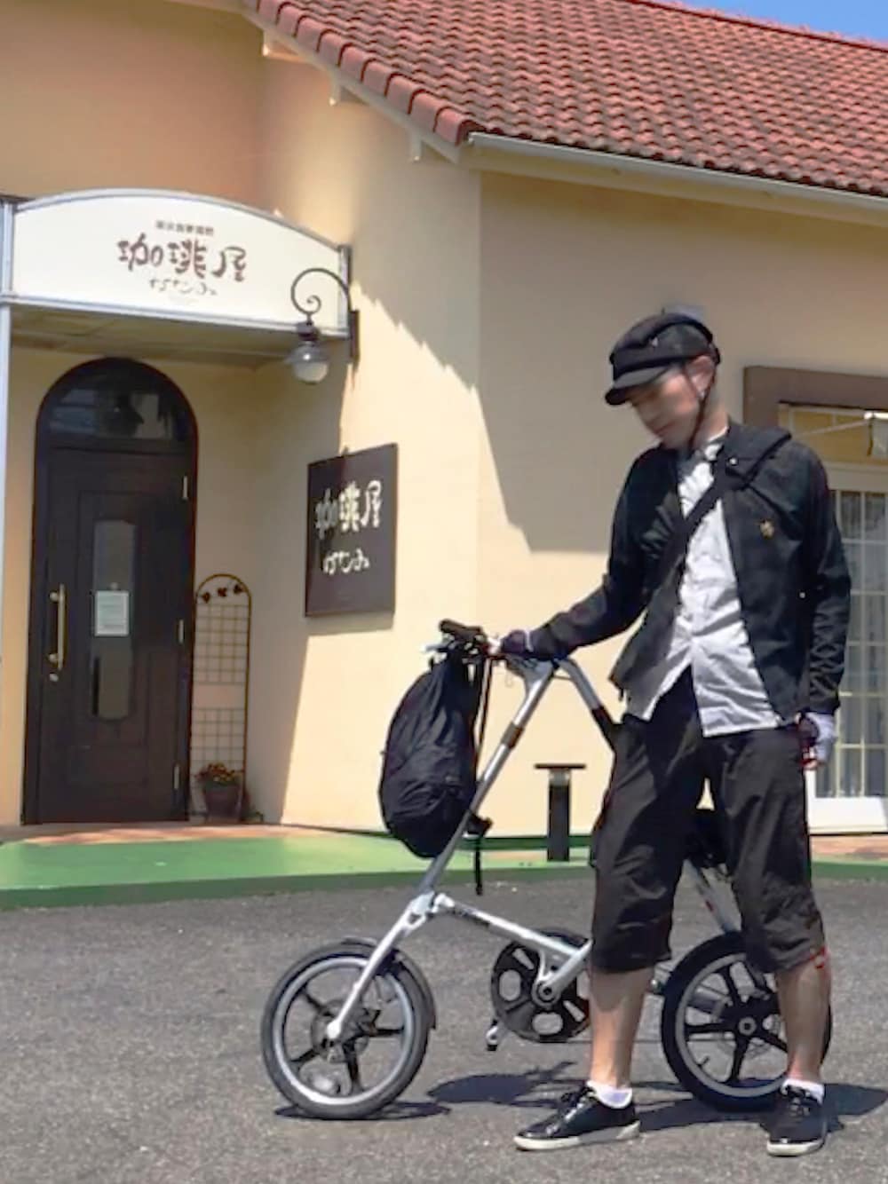 「自転車スタイル、チェック×チェック、ギンガムチェック、タータンチェック、タンパンスタイル、クロップドパンツ、喫茶店、喫茶巡り」｜「KAPELMUURのKAPELMUUR タータンチェック　サイクルジャージ（ジャージ、グリーン系）」を使った、loosecubeさん（メンズ・174cm）の春コーディネートの1枚目の写真