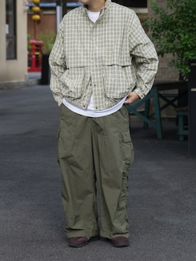 「アイテム（ナイロンジャケット、ベージュ系）」を使った、陈百万さん（メンズ・174cm）の秋コーディネート