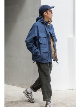 「通勤穿搭」｜「アイテム（マウンテンパーカー）」を使った、陈百万さん（メンズ・173cm）の秋コーディネート