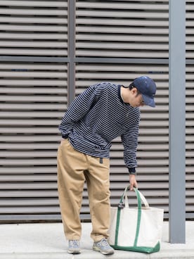 「重ね着ベストシーズン」｜「アイテム（チノパンツ）」を使った、陈百万さん（メンズ・174cm）の秋コーディネート