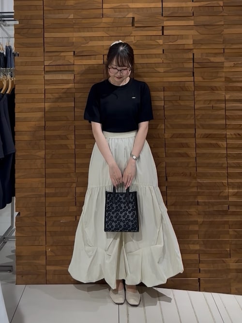 SENSE OF PLACE 心斎橋里沙子さんのスカートを使ったコーディネート