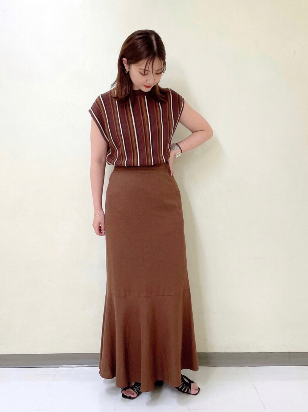 「休日スタイル、シンプルコーデ、低身長コーデ、ストライプ、ブラウンコーデ、ブラウン、リネン、プチプラ」｜「LOWRYS FARMの麻混キリカエマーメイドスカート　948631（スカート、ブラウン系）」を使った、yuka LOWRYS FARM吉祥寺さん（レディース・153cm）の夏コーディネートの1枚目の写真