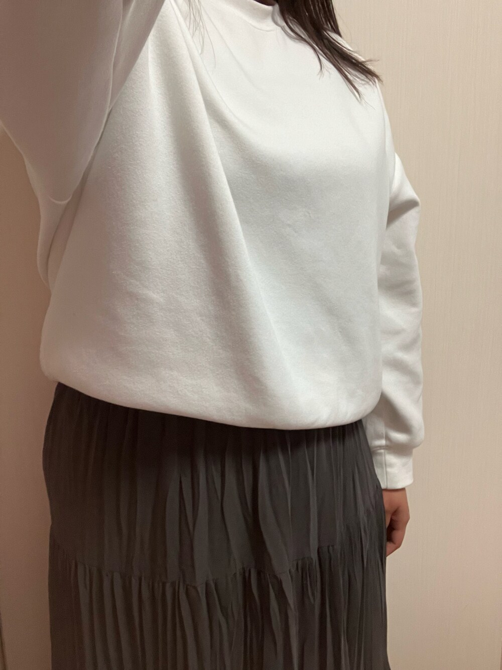 「春ファッション、春コーデ、春、スウェット、スカート、プチプラ、プチプラコーデ、オトナ女子、リラックススタイル、大人カジュアル、シンプルコーデ、シンプル、着回しコーデ、GU、ラクチンコーデ」｜「COMME CA ISMのワッシャープリーツ・ティアードスカート（スカート、ブラウン系）」を使った、nico¨̮さん（レディース・168cm）の春コーディネートの1枚目の写真