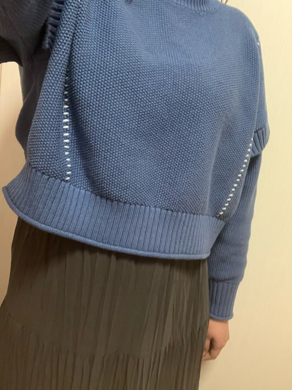 「ブルー、スカート、スカートスタイル、ニット、シンプルコーデ、シンプル、ラフ、ラクチンコーデ、ゆるコーデ、冬コーデ、冬、着回しコーデ、カジュアルコーデ、オトナ女子、カラーコーデ」｜「LOWRYS FARMの２ＷＡＹハンドＳライクプルオーバーＬＳ　967412（Tシャツ/カットソー、ブルー系）」を使った、nico¨̮さん（レディース・168cm）の春コーディネートの1枚目の写真