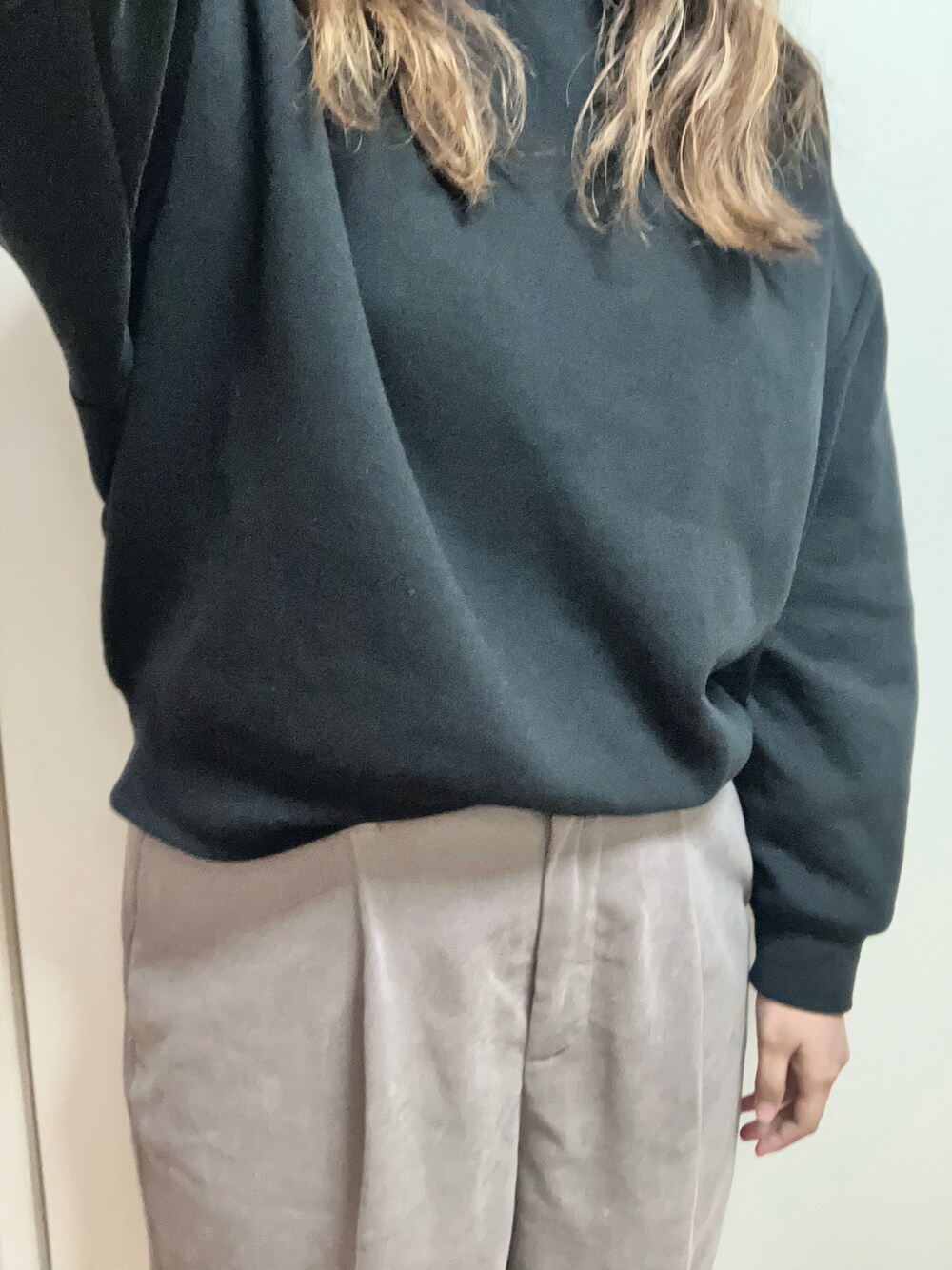 「おしゃれさんと繋がりたい、着回しコーデ、パンツコーデ、カジュアル、GU、高身長コーデ、スウェット、ラフ、ラフコーデ、シンプルコーデ、シンプル、プチプラ、プチプラコーデ、春服コーデ、春服」｜「RAG MACHINEの【RAG MACHINE】セットアップワイドイージーパンツ（その他パンツ、ベージュ系）」を使った、nico¨̮さん（レディース・168cm）の春コーディネートの1枚目の写真