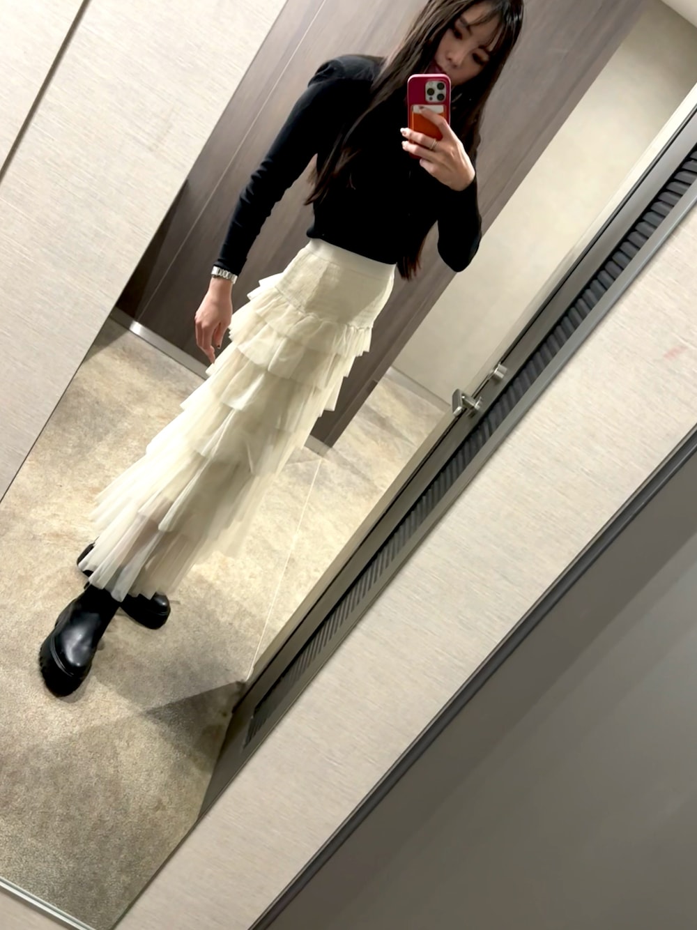 「ZARA、ｺｺﾃﾞｨｰﾙ、スカート、モノトーン、休日スタイル、着回しコーデ、セリーヌ、チュール、春、シンプルコーデ、大人女子」｜「ZARAのアイテム（トップス、ブラック系）」を使った、osd199さん（レディース・164cm）の春コーディネートの1枚目の写真