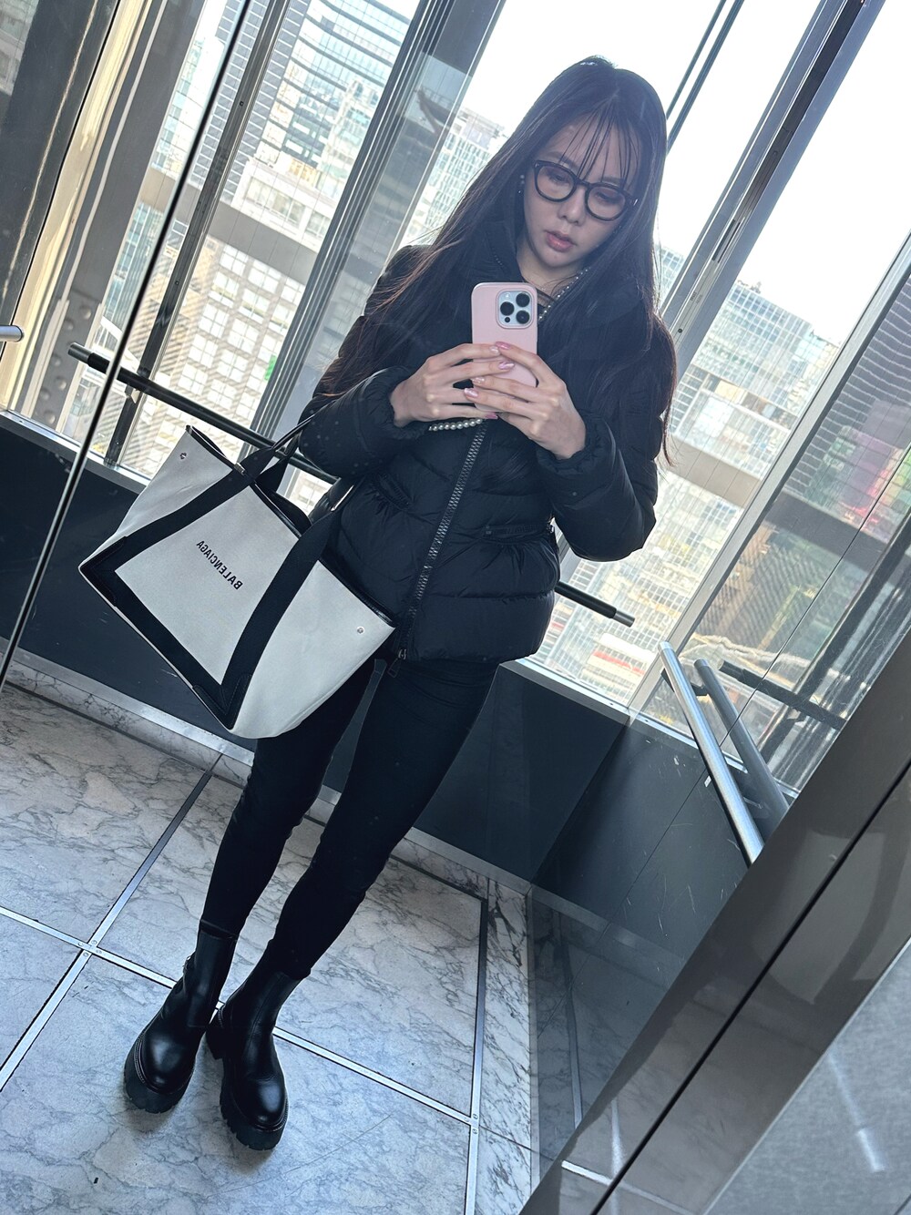 CELINE ブラック コーデュロイ ブーツカット 2025年最新】CELINE ブーツカットデニム・フレアデニムの人気